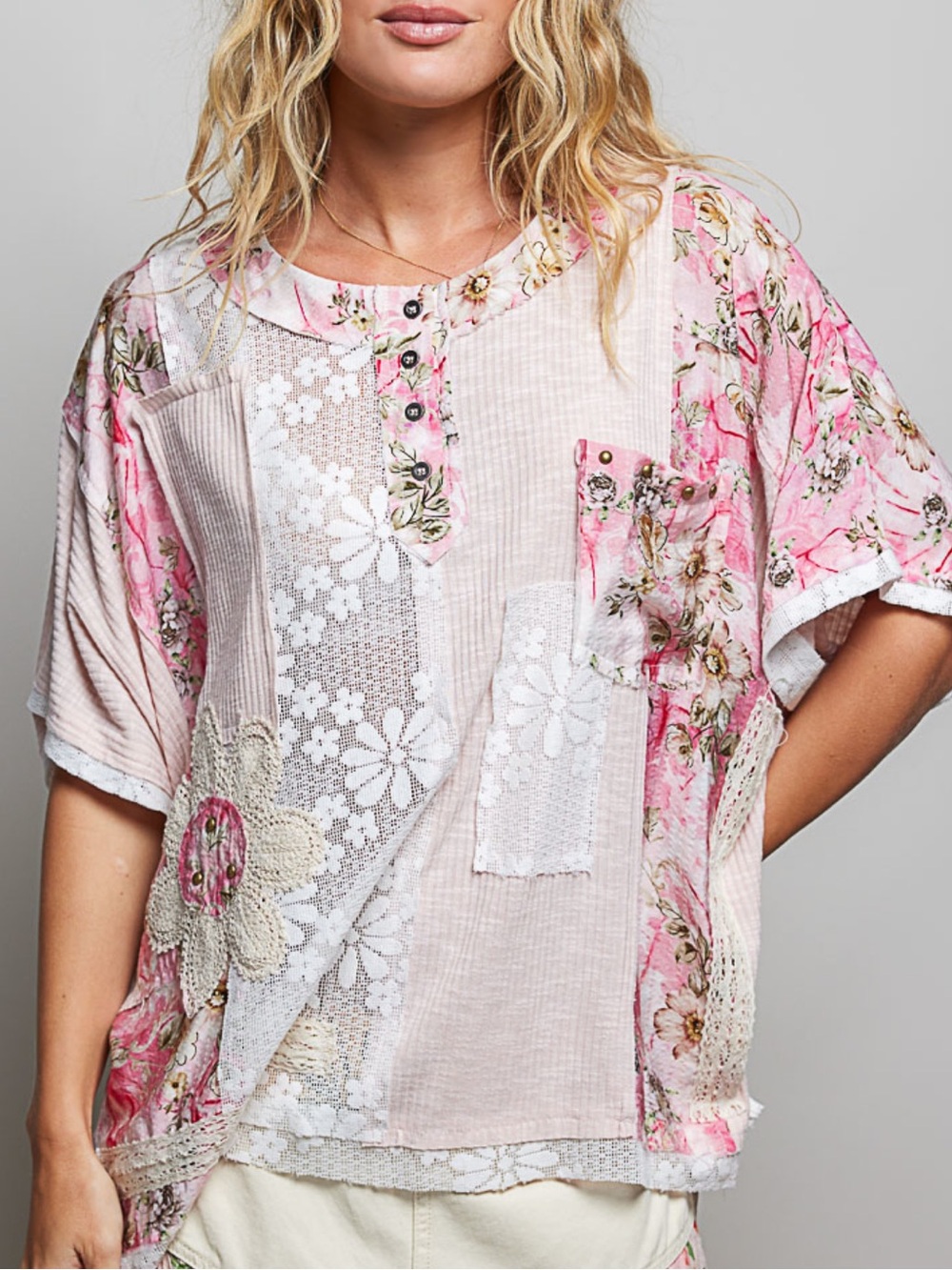 💕SALE! POL Boho Patchwork Floral Short-Sleeve Top in Light Pink